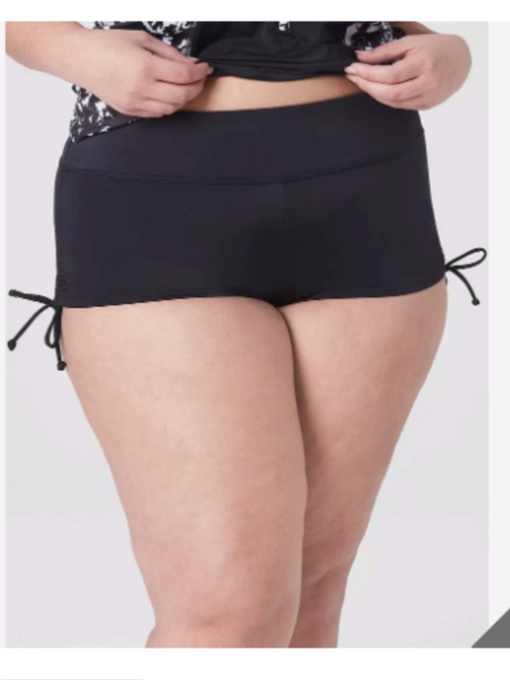 Livi Women’s Plus Size 28 Swim Bottoms‎ Swim Shorts Black Cinched Sides Stretch